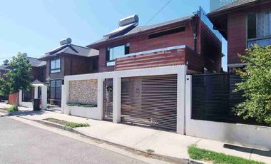 SE VENDE MODERNA CASA EN LOS ANDES