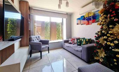 SE VENDE MODERNA CASA EN LOS ANDES