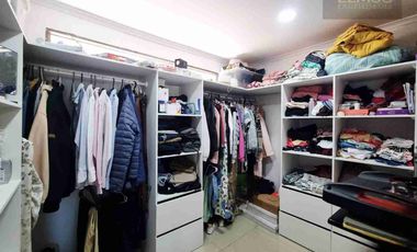 SE VENDE MODERNA CASA EN LOS ANDES