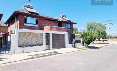 SE VENDE MODERNA CASA EN LOS ANDES