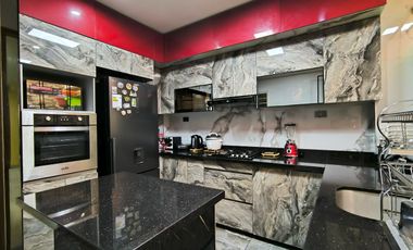 Venta De Moderna Casa Con 5 Habitaciones