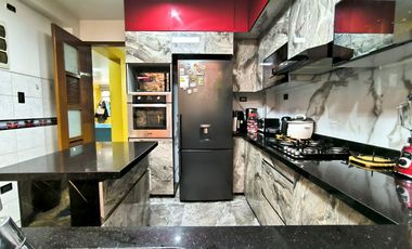 Venta De Moderna Casa Con 5 Habitaciones