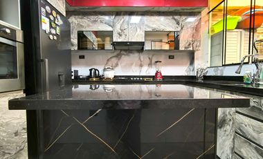 Venta De Moderna Casa Con 5 Habitaciones