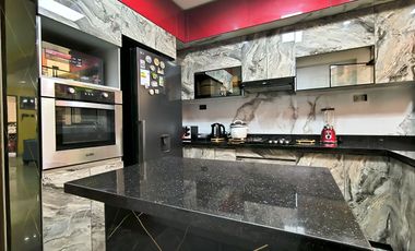 Venta De Moderna Casa Con 5 Habitaciones