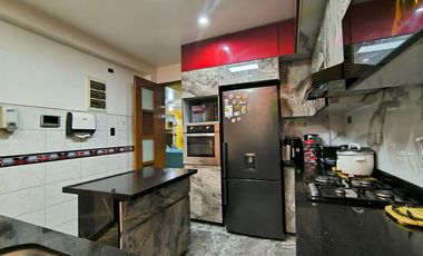 Venta De Moderna Casa Con 5 Habitaciones