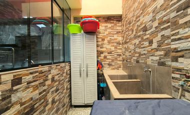 Venta De Moderna Casa Con 5 Habitaciones