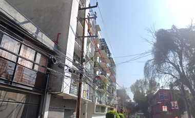 Departamento de 81 m², con 2 habitaciones y 2 baños completos.