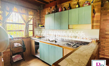 Finca ubicada en el Carmen de Viboral, terreno totalmente plano, excelente ubicación.