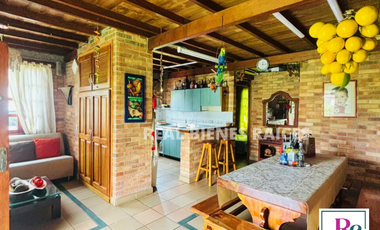 Finca ubicada en el Carmen de Viboral, terreno totalmente plano, excelente ubicación.