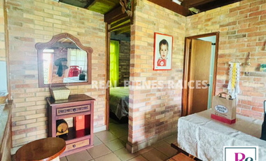 Finca ubicada en el Carmen de Viboral, terreno totalmente plano, excelente ubicación.