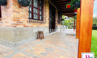 Finca ubicada en el Carmen de Viboral, terreno totalmente plano, excelente ubicación.