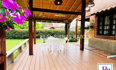 Finca ubicada en el Carmen de Viboral, terreno totalmente plano, excelente ubicación.