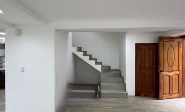 CASA EN VENTA SECTOR EL TREBOL, QUITO