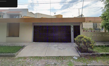 HERMOSA CASA EN AV. VALLARTA COL. JOSEFA ORTIZ DE DOMINGUAEZ MICHOACAN A PRECIO DE REMATE $ 686,000 SOLO POR UNOS DIAS.