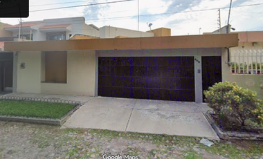 HERMOSA CASA EN AV. VALLARTA COL. JOSEFA ORTIZ DE DOMINGUAEZ MICHOACAN A PRECIO DE REMATE $ 686,000 SOLO POR UNOS DIAS.