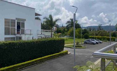 SE VENDE HERMOSA CASA EN FUSAGASUGA BAJANDO POR EL INDIO EXCELENTE UBICACIÓN.