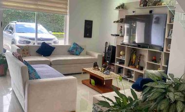 SE VENDE HERMOSA CASA EN FUSAGASUGA BAJANDO POR EL INDIO EXCELENTE UBICACIÓN.