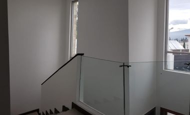 CASA EN RENTA DENTRO DE CONJUNTO EN CUMBAYA