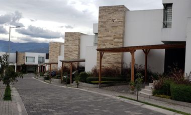 CASA EN RENTA DENTRO DE CONJUNTO EN CUMBAYA