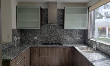 CASA EN RENTA DENTRO DE CONJUNTO EN CUMBAYA