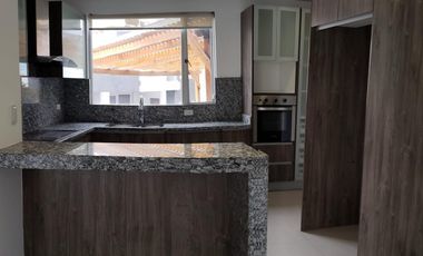 CASA EN RENTA DENTRO DE CONJUNTO EN CUMBAYA