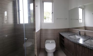 CASA EN RENTA DENTRO DE CONJUNTO EN CUMBAYA