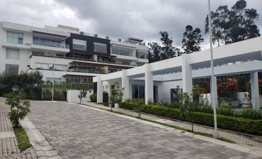 CASA EN RENTA DENTRO DE CONJUNTO EN CUMBAYA