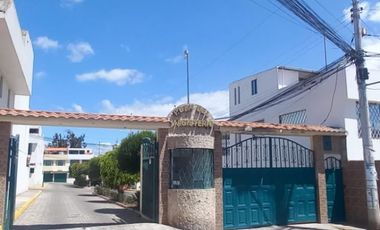 Casa de 3 pisos Mitad del Mundo Conjunto Edén del Magisterio