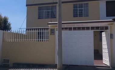 Casa de 3 pisos Mitad del Mundo Conjunto Edén del Magisterio