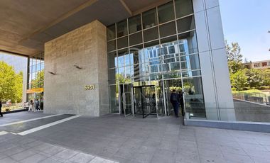 Oficina en Las Condes: 32 m², 2 privados, 3490 UF