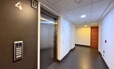 Oficina en Las Condes: 32 m², 2 privados, 3490 UF