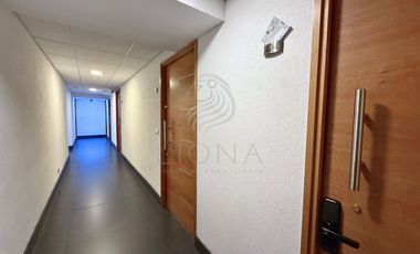Oficina en Las Condes: 32 m², 2 privados, 3490 UF