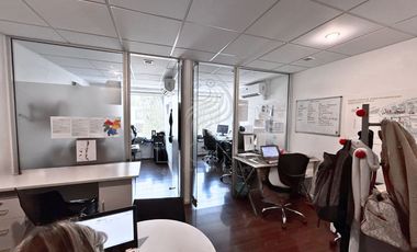 Oficina en Las Condes: 32 m², 2 privados, 3490 UF