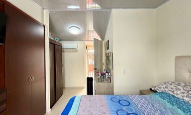 Extraordinaria casa en la Avenida Sur con 103 m2 y 3 alcobas. Av. de las Américas. Homecenter. Pereira - Colombia.