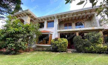 Rento casa estilo mediterráneo