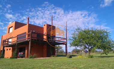 CASA IMPONENTE, AMUEBLADA, VISTA LAGO LOS MOLINOS -POTRERO DE GARAY-ESCRITURA