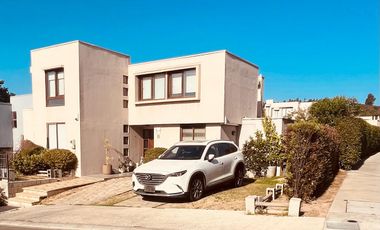 VENDO HERMOSA CASA. CONDOMINIO LOMAS DEL SOL 3 QUILPUÉ