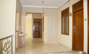 Disewakan Rumah 2 lantai di Kayu Manis Matraman Jakarta Pusat