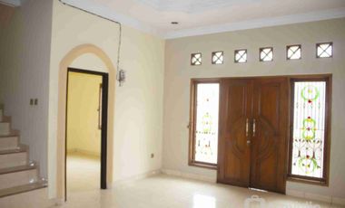 Disewakan Rumah 2 lantai di Kayu Manis Matraman Jakarta Pusat