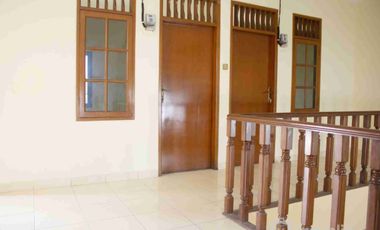 Disewakan Rumah 2 lantai di Kayu Manis Matraman Jakarta Pusat