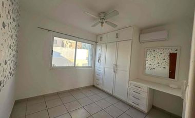 CASA EN RENTA PRIVANZAS TEZAL