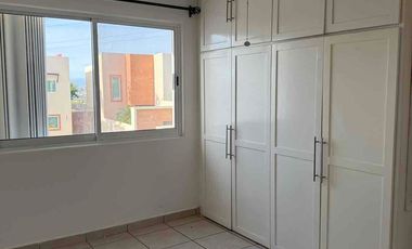 CASA EN RENTA PRIVANZAS TEZAL