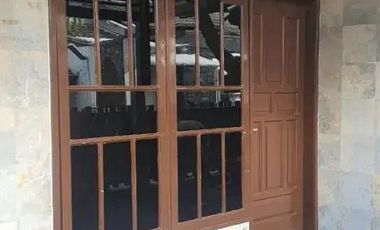 DIJUAL CEPAT RUMAH TERAWAT DI ARCAMANIK UTAMA BAGIAN DEPAN HARGA NEGO SAMPAI JADI !!