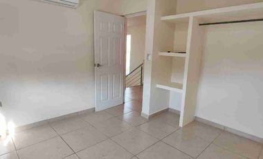 CASA RENTA AL NORTE CON ALBERCA, BELMONTE RESIDENCIAL