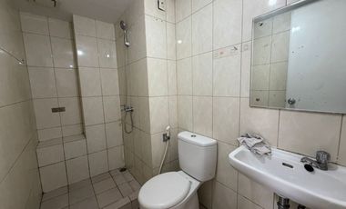 Apartemen The Springlake Summarecon Bekasi, Type 3BR Unfurnish, Siap Huni, Lantai 2 Langsung Akses Pool, Jual Rugi Harga Nego