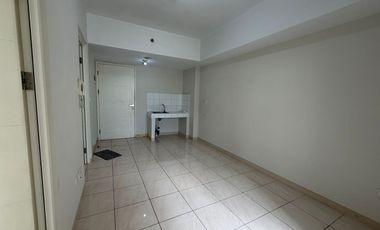 Apartemen The Springlake Summarecon Bekasi, Type 3BR Unfurnish, Siap Huni, Lantai 2 Langsung Akses Pool, Jual Rugi Harga Nego