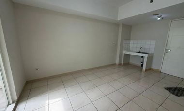 Apartemen The Springlake Summarecon Bekasi, Type 3BR Unfurnish, Siap Huni, Lantai 2 Langsung Akses Pool, Jual Rugi Harga Nego