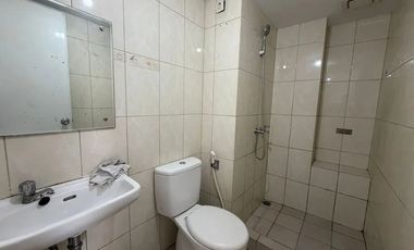 Apartemen The Springlake Summarecon Bekasi, Type 3BR Unfurnish, Siap Huni, Lantai 2 Langsung Akses Pool, Jual Rugi Harga Nego
