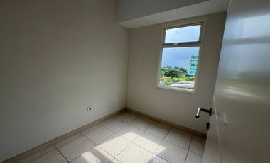 Apartemen The Springlake Summarecon Bekasi, Type 3BR Unfurnish, Siap Huni, Lantai 2 Langsung Akses Pool, Jual Rugi Harga Nego