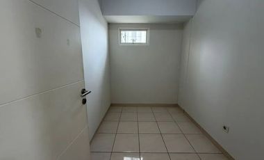 Apartemen The Springlake Summarecon Bekasi, Type 3BR Unfurnish, Siap Huni, Lantai 2 Langsung Akses Pool, Jual Rugi Harga Nego